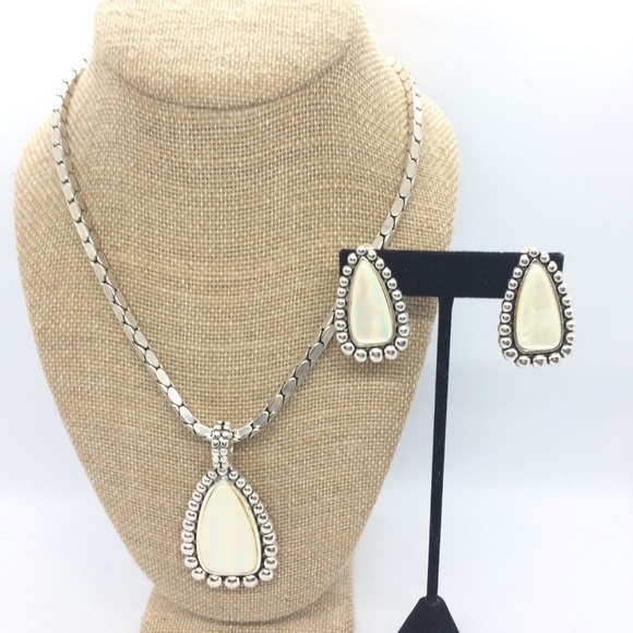 3/$30 MOTHER OF PEARL MOP STATEMENT SILVER TONE PENDANT CLIP ON EARRING SET - Picture 1 of 17